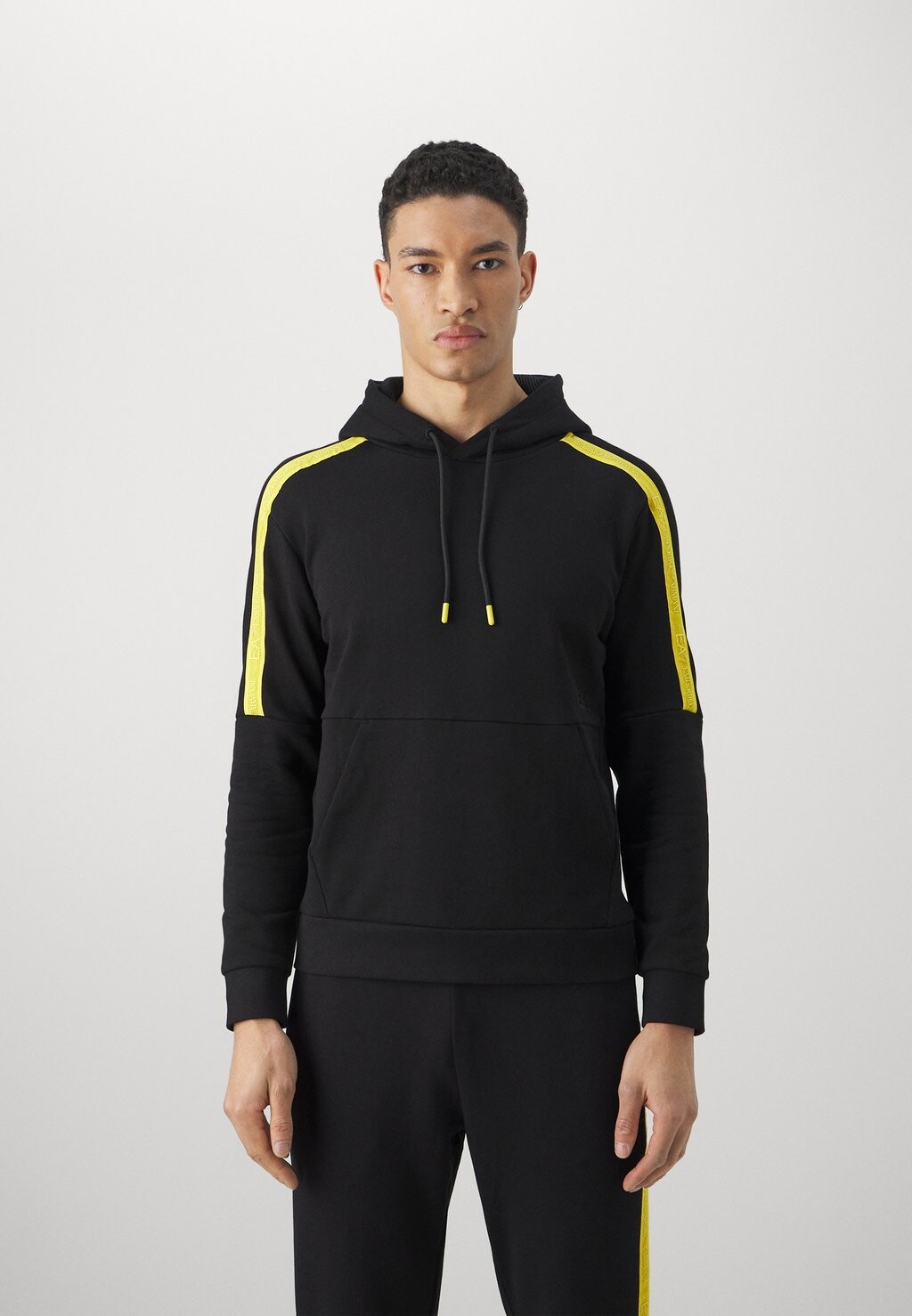 

Толстовка с капюшоном EA7 Emporio Armani, черный