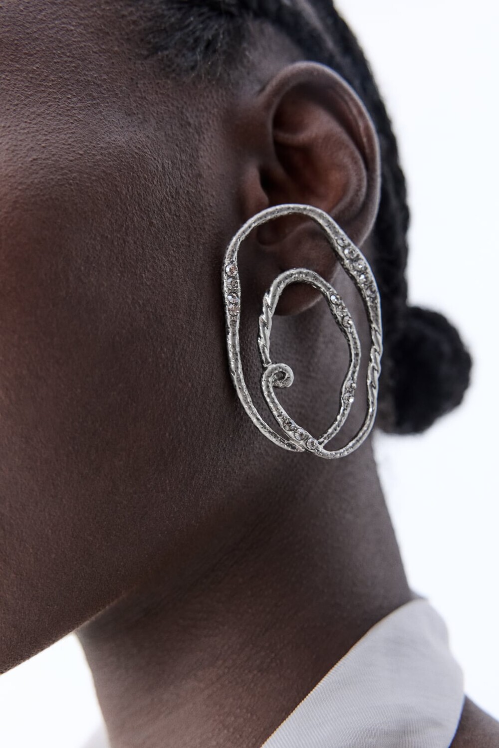 

Серьги с текстурированными стразами ZARA, серебряный