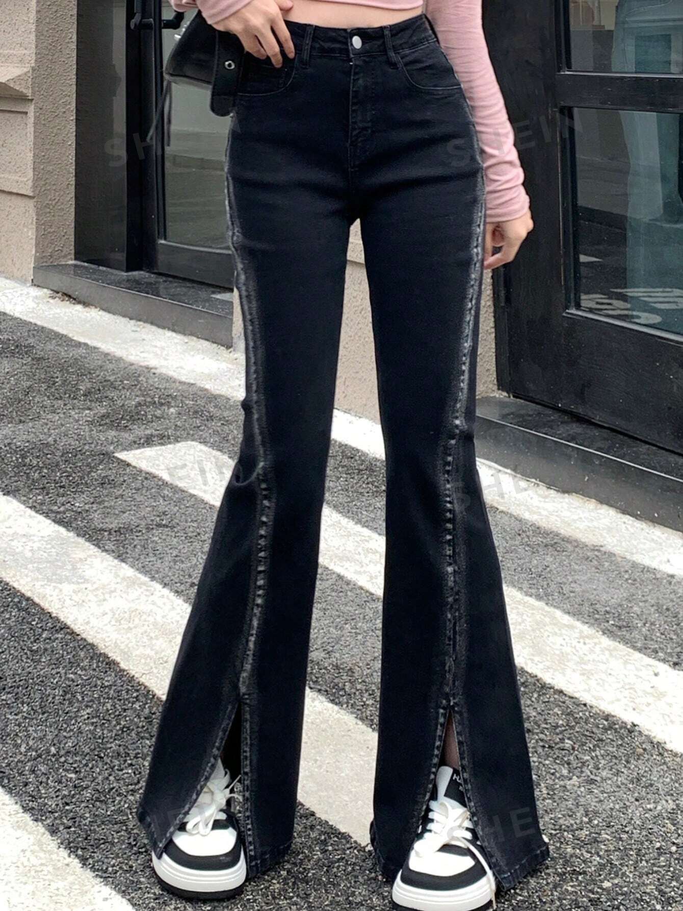Расклешенные джинсы DAZY со скошенными карманами и разрезами, черный