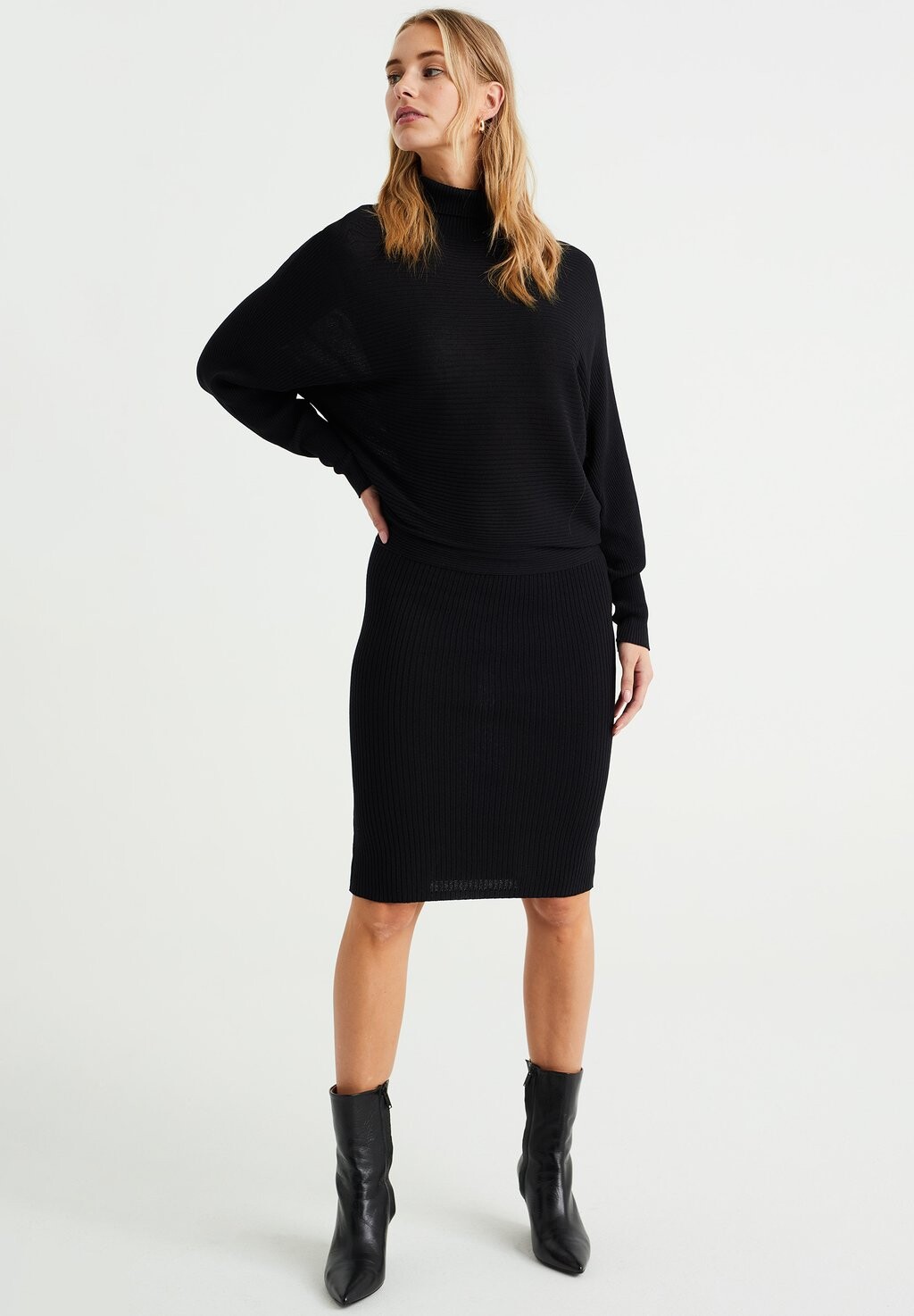 

Трикотажное платье WE Fashion, черное, Черный