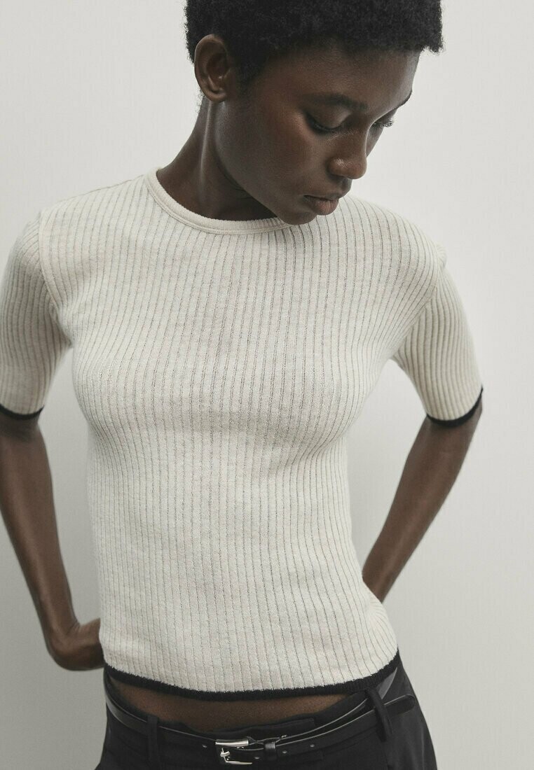 

Базовая футболка With Contrast Detail Massimo Dutti, бежевый