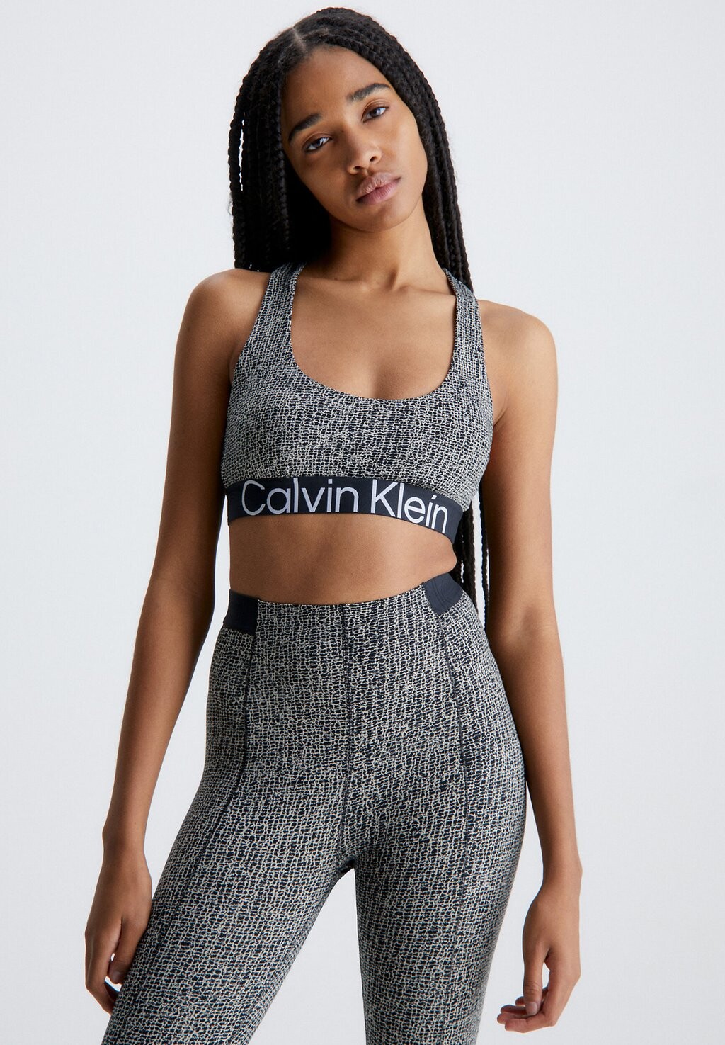 

Спортивный бюстгальтер со средней поддержкой Calvin Klein Performance