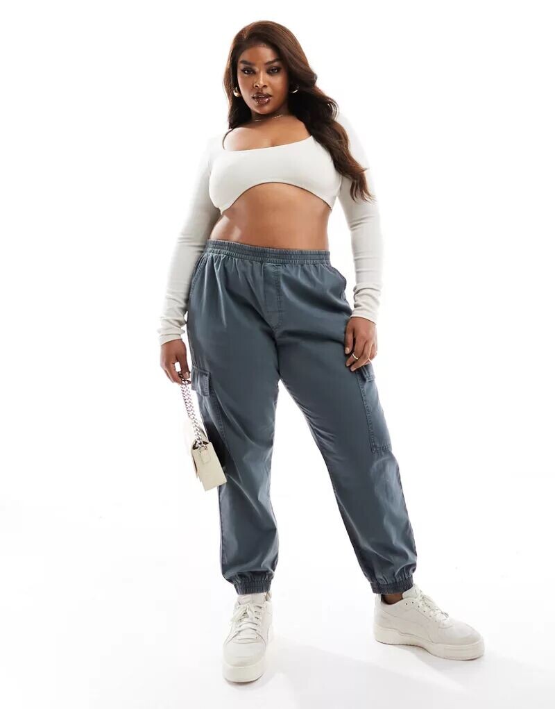 

Светлые брюки карго с манжетами ASOS Curve