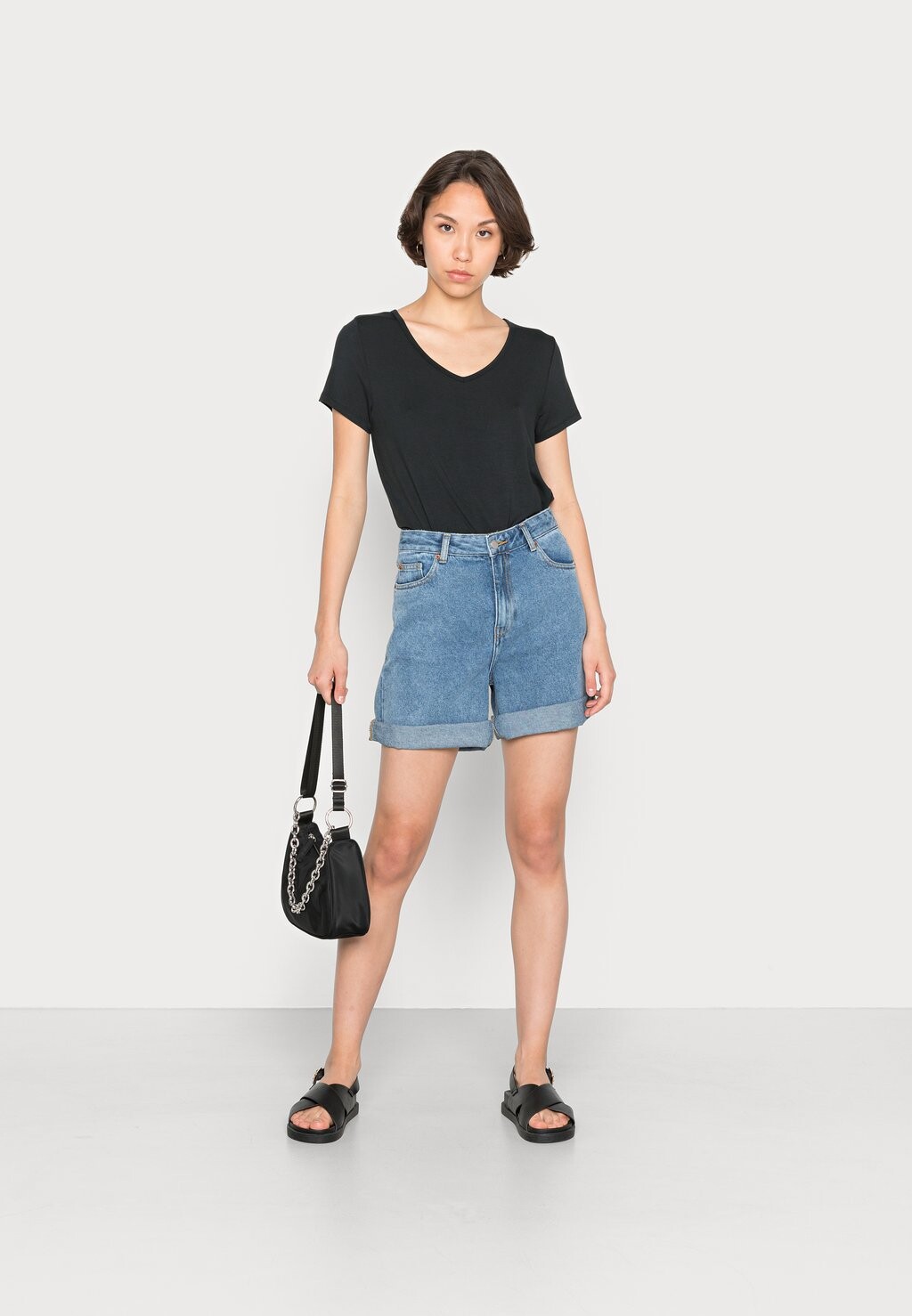 

Базовая футболка Hollister Co.