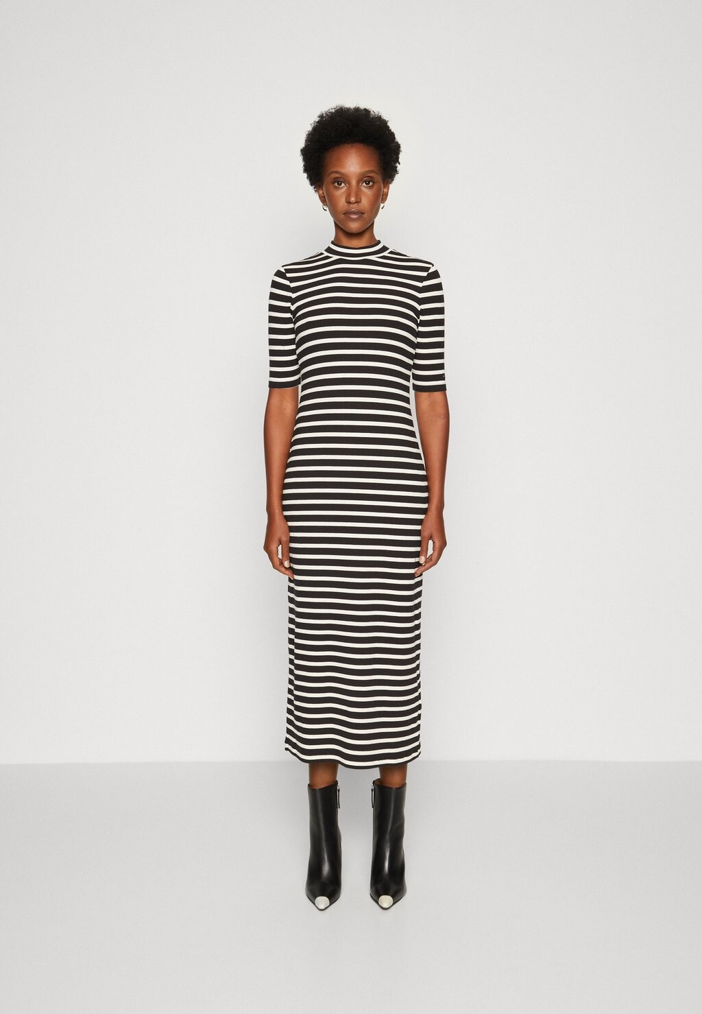 

Платье прямого кроя Tommy Hilfiger SLIM STRIPE MIDI 1/2, цвет black/calico