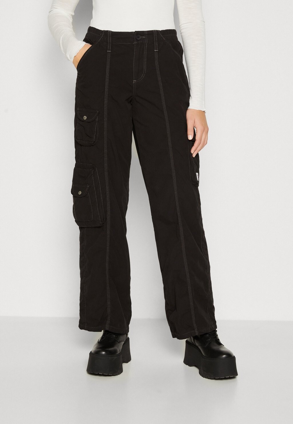

Брюки карго BDG Urban Outfitters, черный
