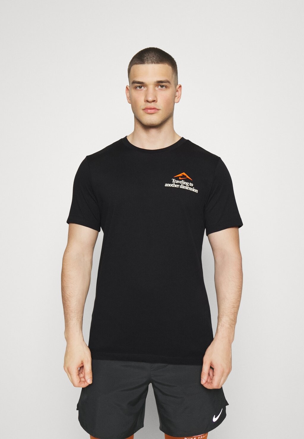 

Спортивная футболка TEE TRAIL Nike, черный