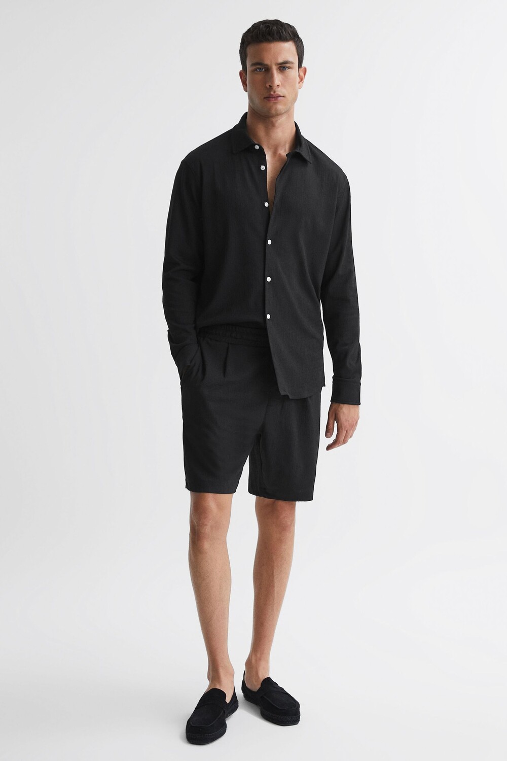 

Текстурированные шорты с манжетами Reiss, черный