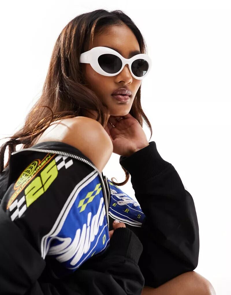 

Белые круглые солнцезащитные очки Versace со скошенной кромкой, Коричневый