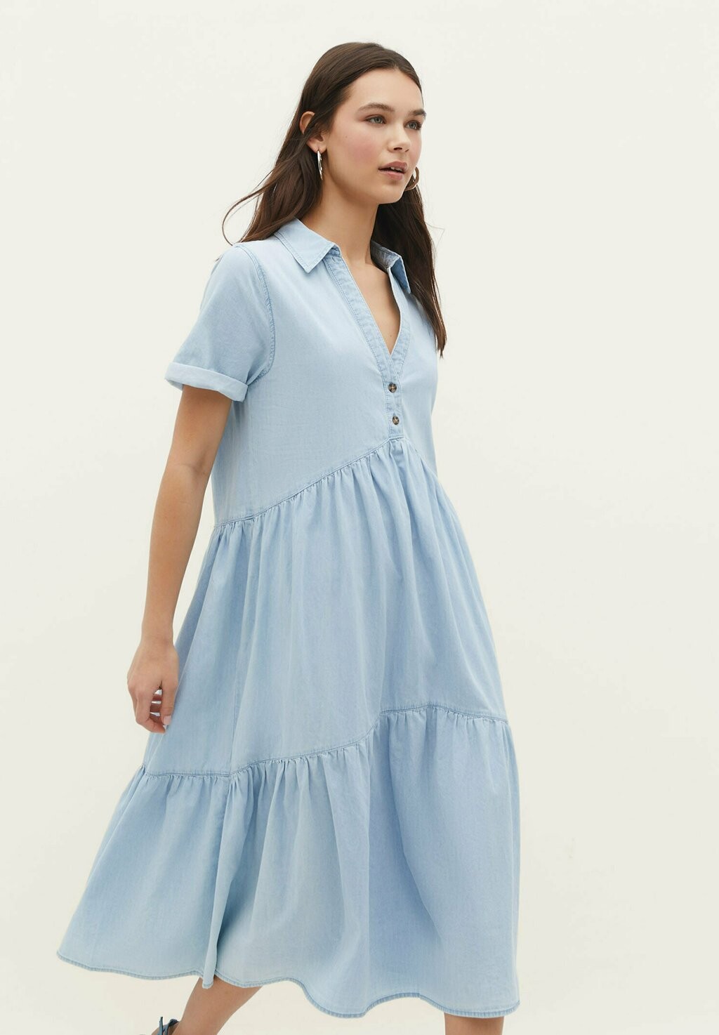 

Джинсовое платье Stradivarius