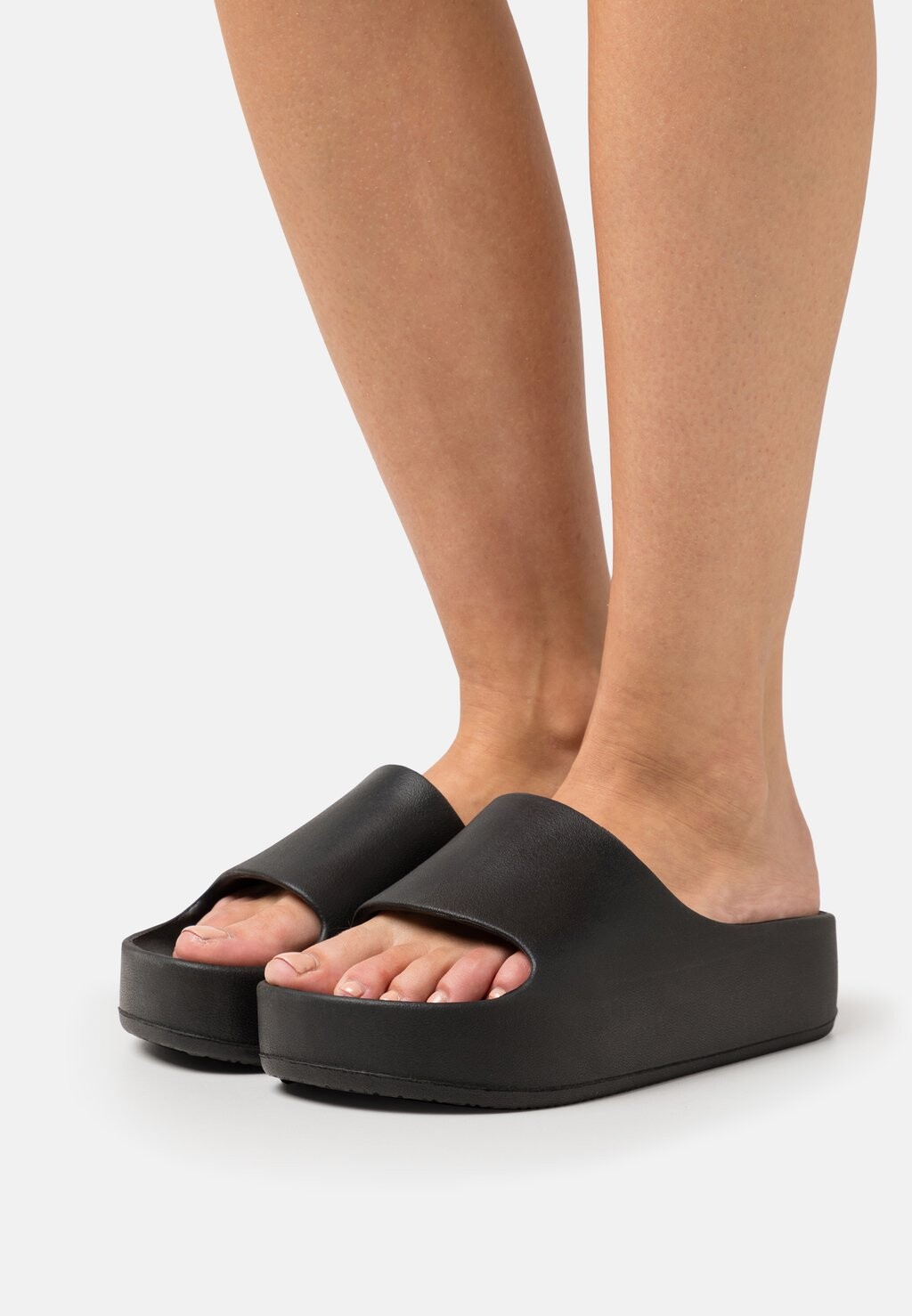 

Шлепанцы Steve Madden, черный