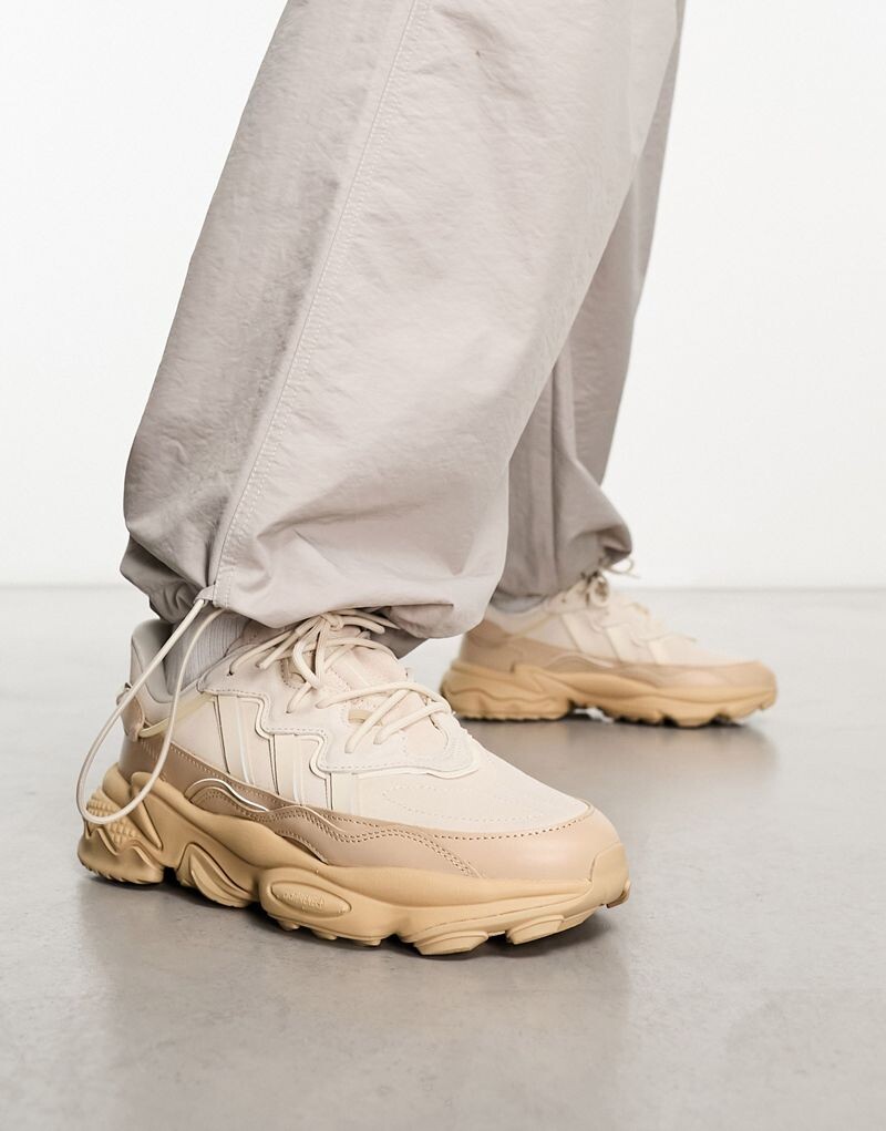 

Белые кроссовки adidas Ozweego TR