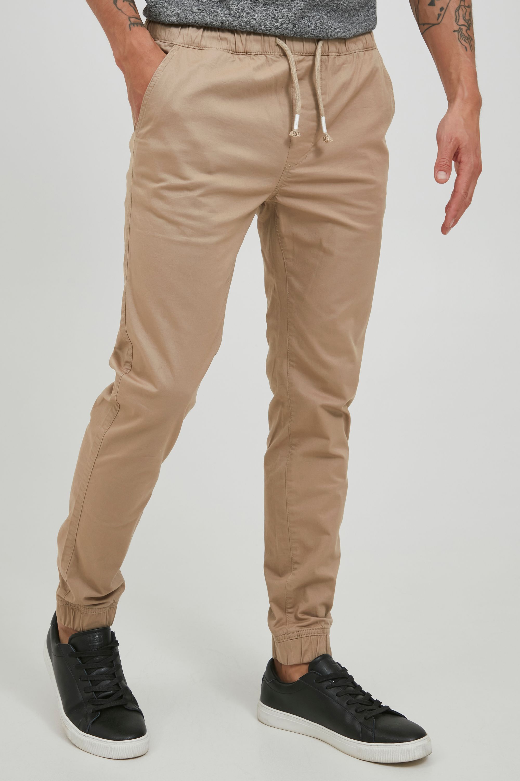 цена Тканевые брюки 11 Project Chino, коричневый
