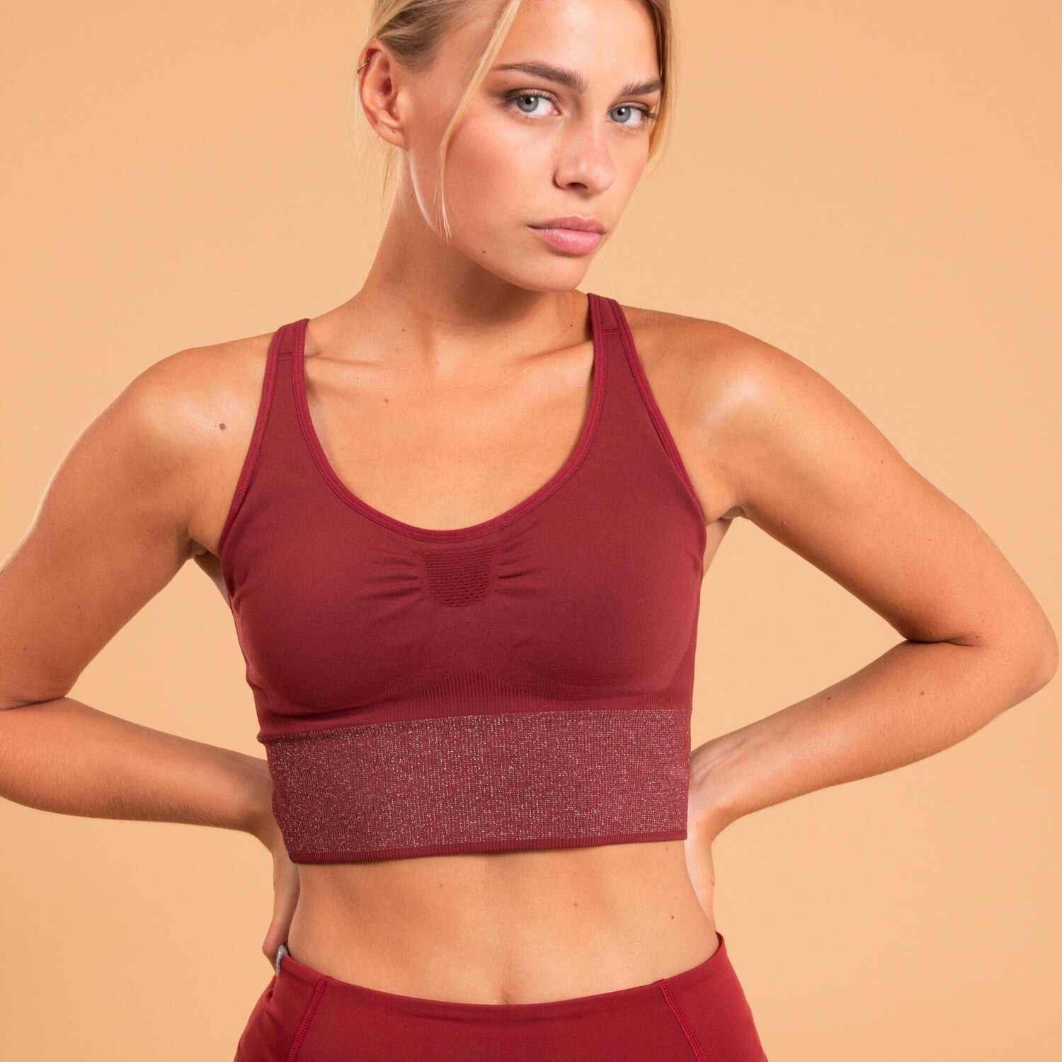 

Длинный спортивный бюстгальтер для йоги Decathlon Dynamic Kimjaly, красный