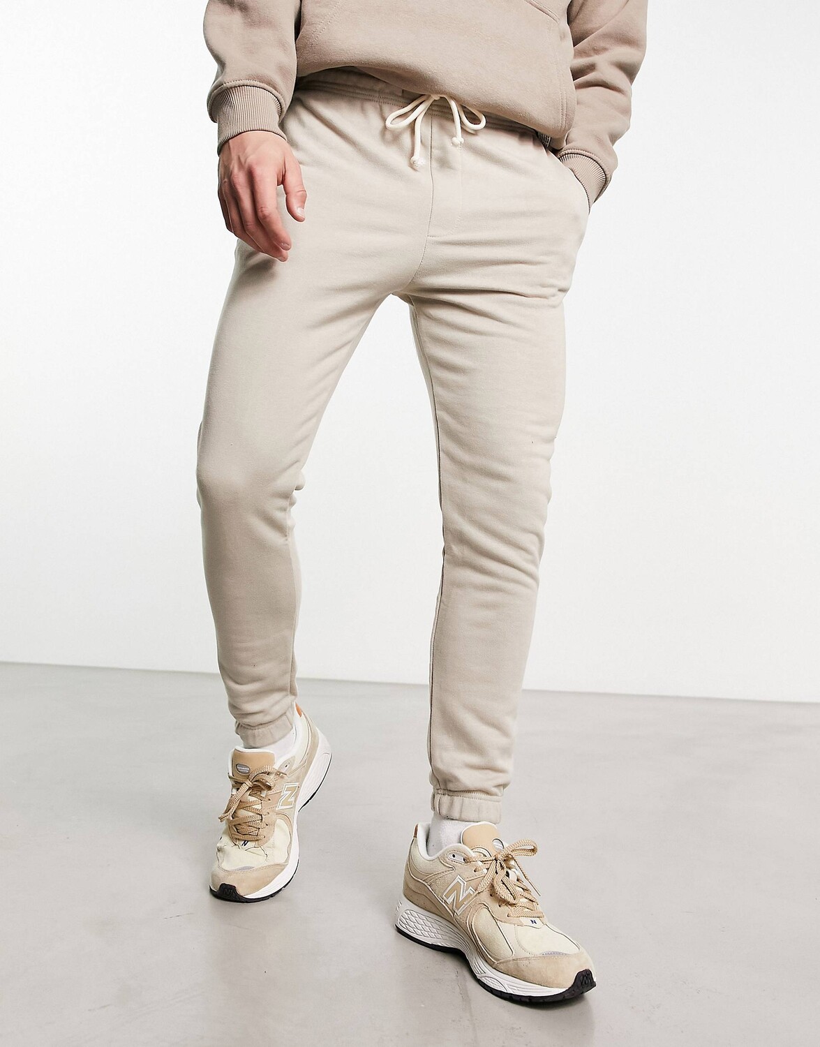

Базовые джоггеры цвета экрю Pull&Bear