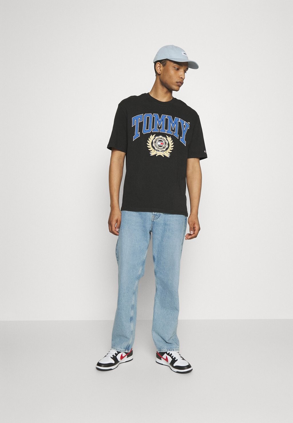 

Футболка с принтом Tommy Jeans, черная