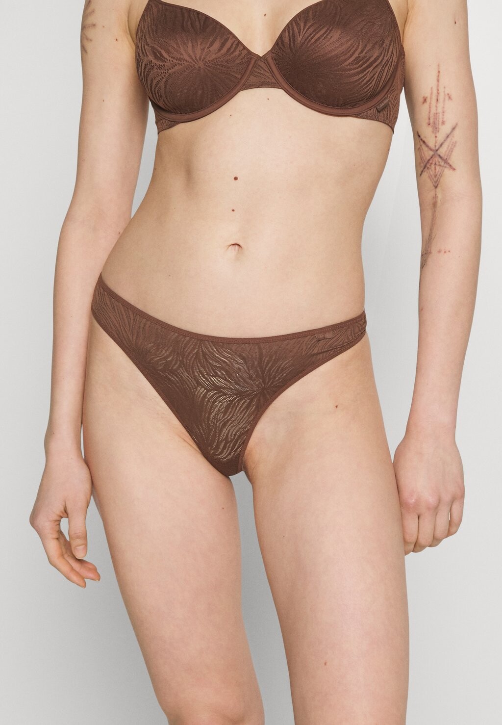 

Стринги Calvin Klein Underwear