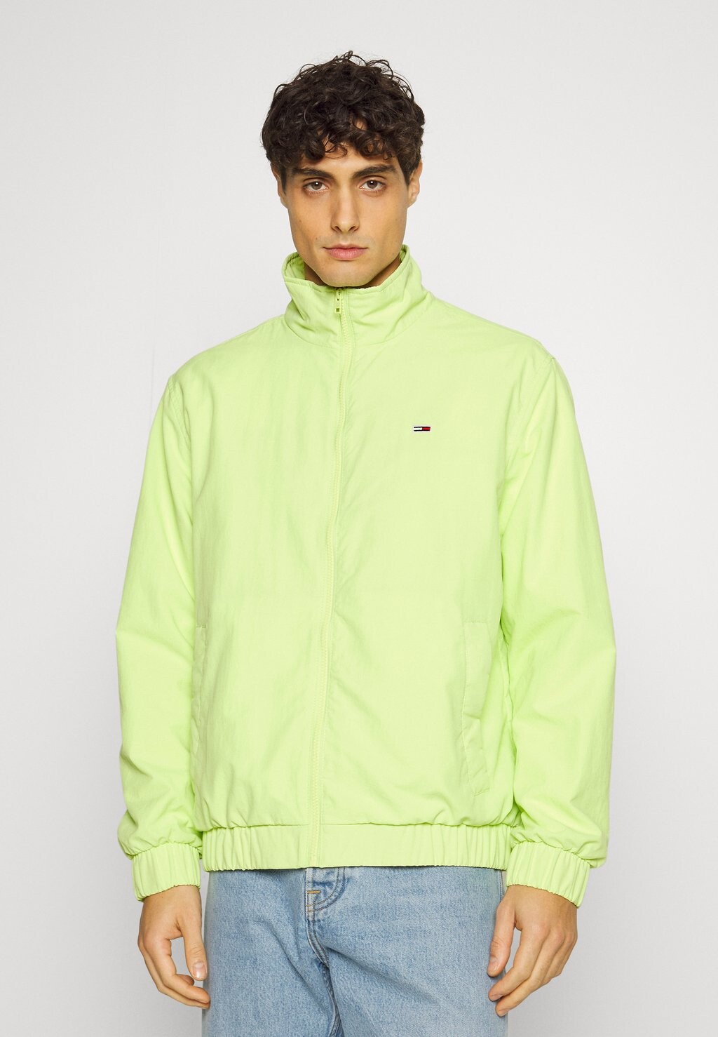 

Легкая куртка Tommy Jeans