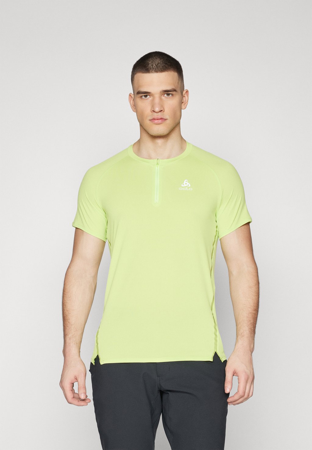 Спортивная футболка CREW NECK ZIP TRAIL ODLO, цвет sharp green цена и фото