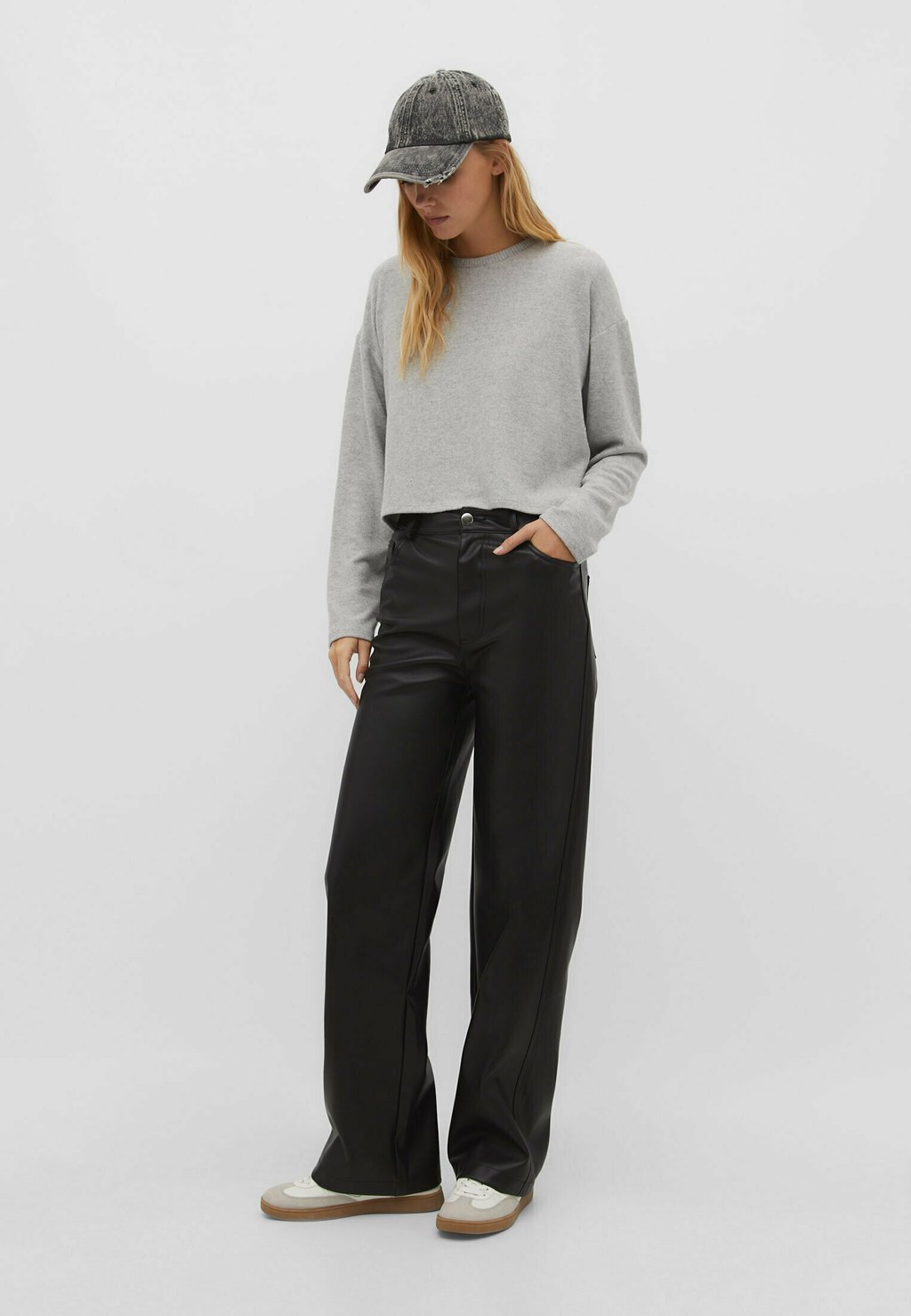 

Вязаный свитер CROPPED NAPPED Stradivarius, цвет grey