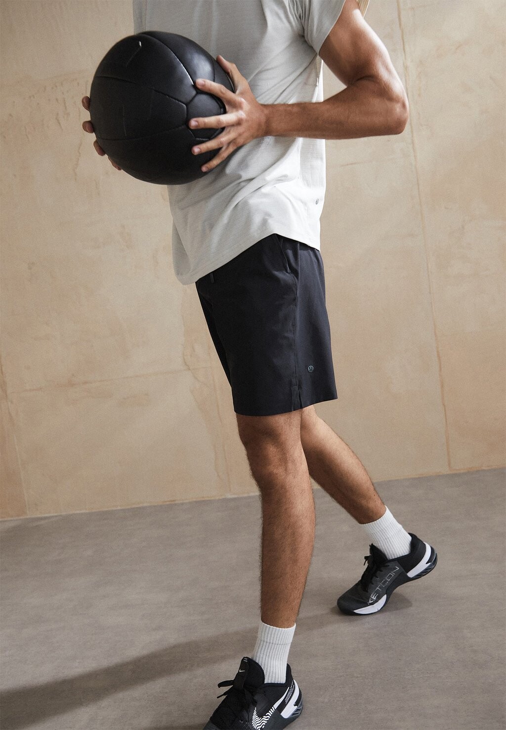 

Спортивные шорты lululemon