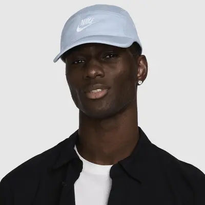 

Бейсболка Nike Fly Unstructured Futura Cap, цвет Light Armory Blue/White