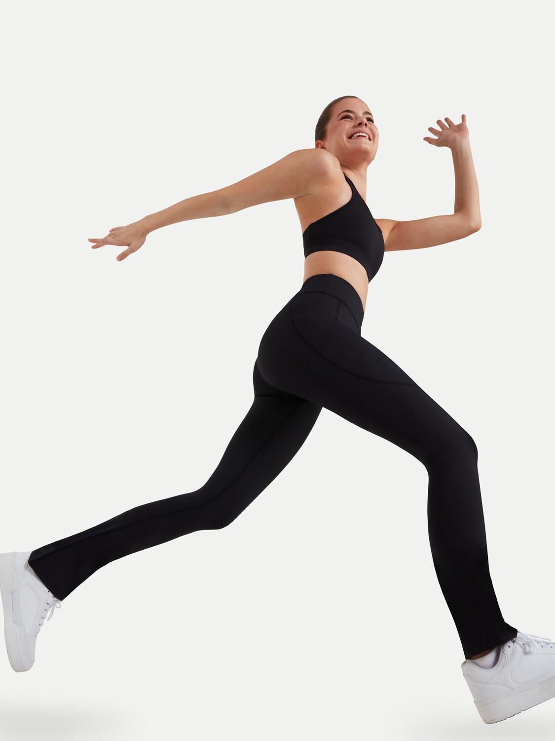 

Расклешенные леггинсы Pocket Sport Claude High Fise, черные