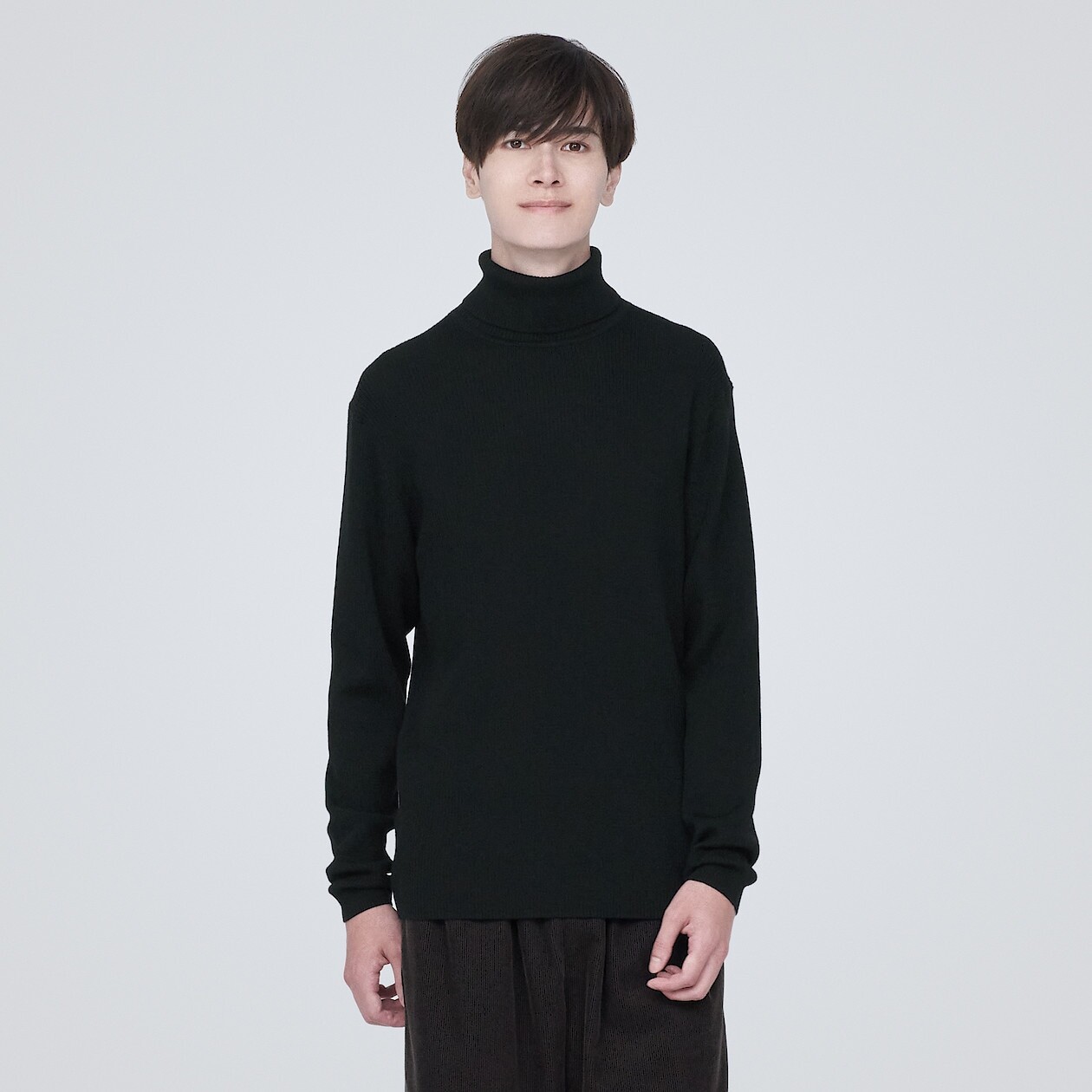 

Моющийся шерстяной свитер в рубчик с высоким воротником MUJI, черный