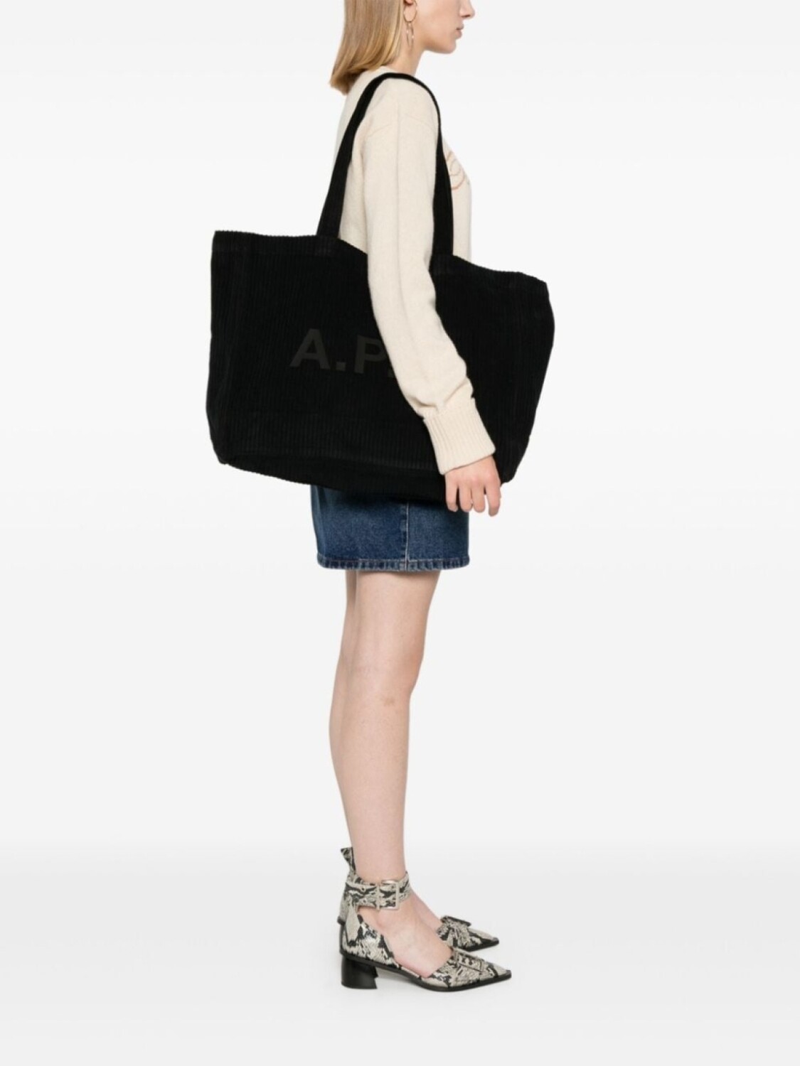 

A.P.C. вельветовая сумка на плечо Diane, черный