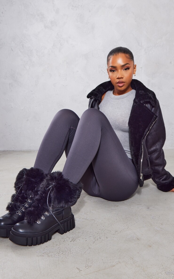 

PrettyLittleThing Черные походные ботильоны из искусственного меха с круглым носком и массивной ребристой подошвой