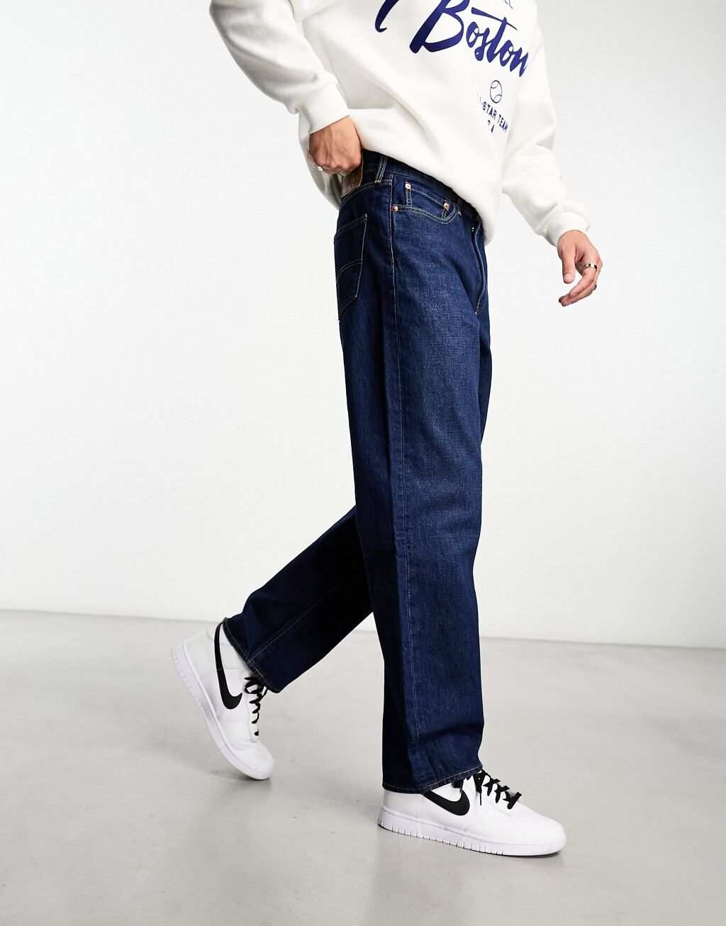 

Темно-синие джинсы свободного кроя Levi's 568 Stay
