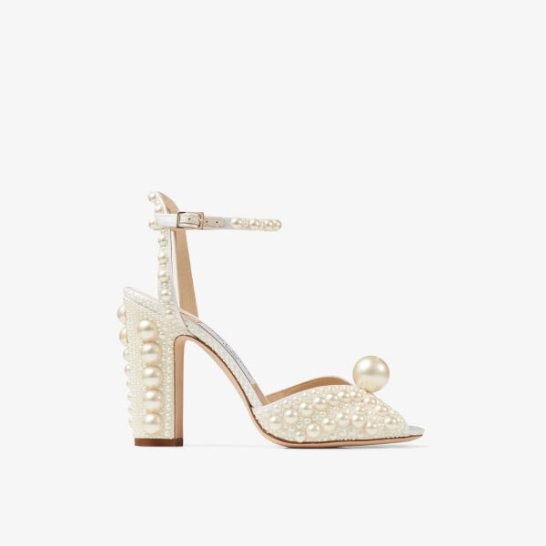 

Атласные босоножки на платформе Sacaria 100 с жемчугом Jimmy Choo, белый
