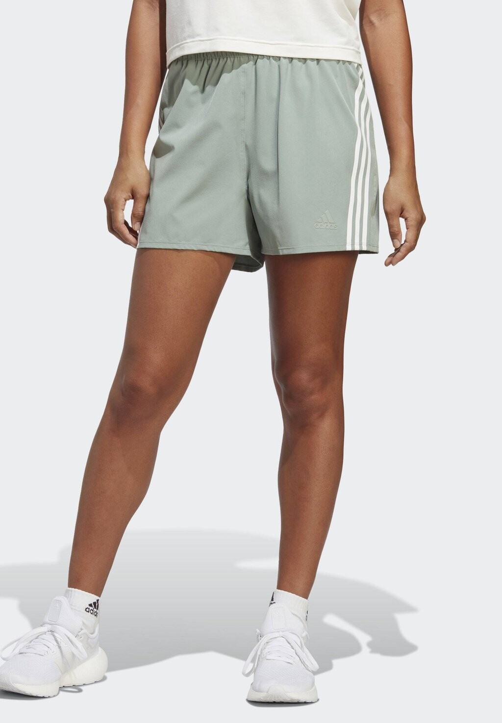 

Спортивные шорты Adidas