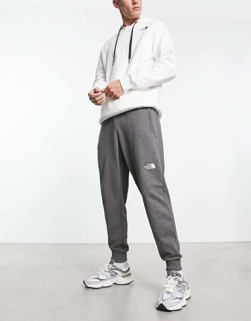 

Легкие джоггеры серого меланжа The North Face NSE