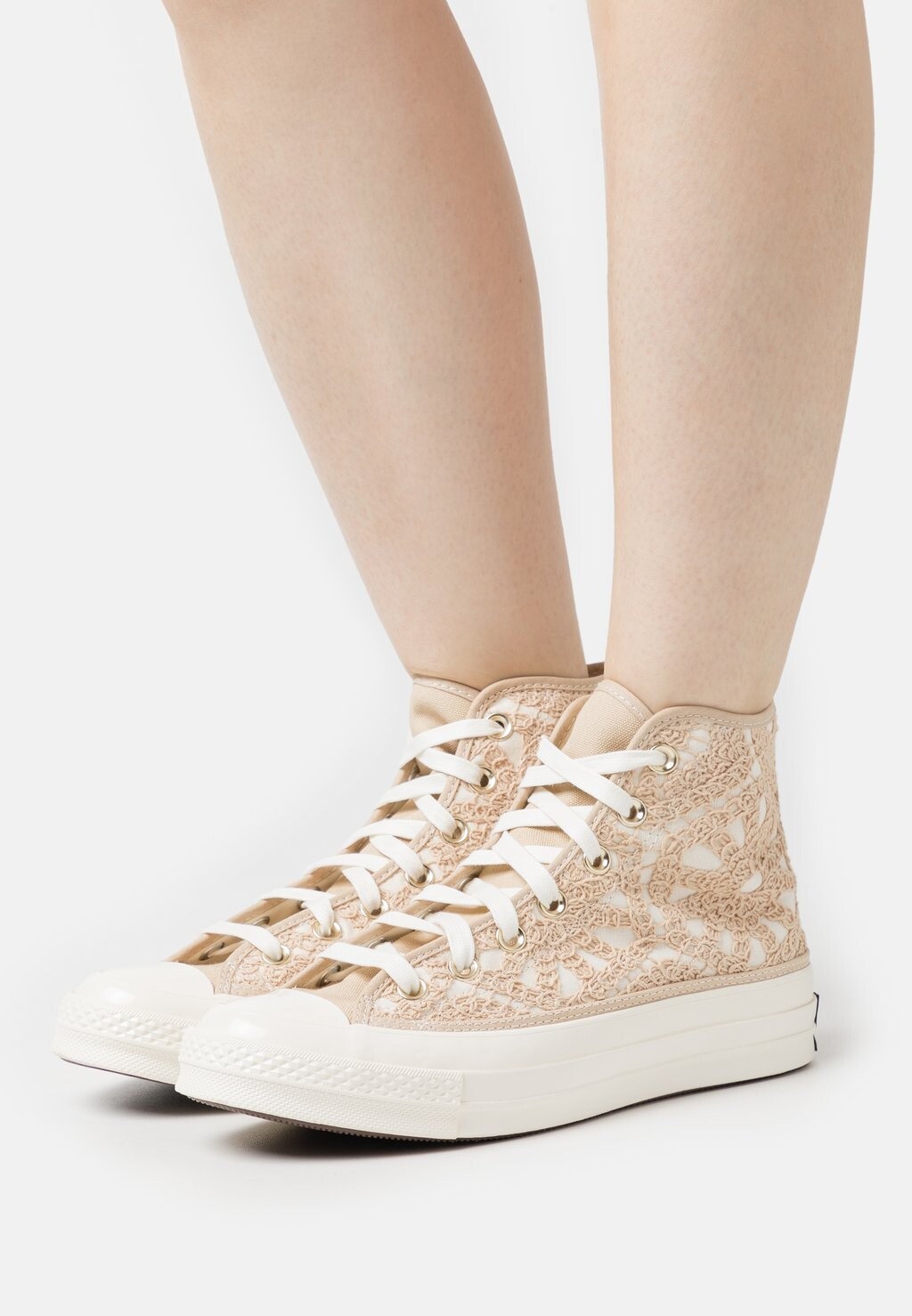 

Высокие кроссовки Converse