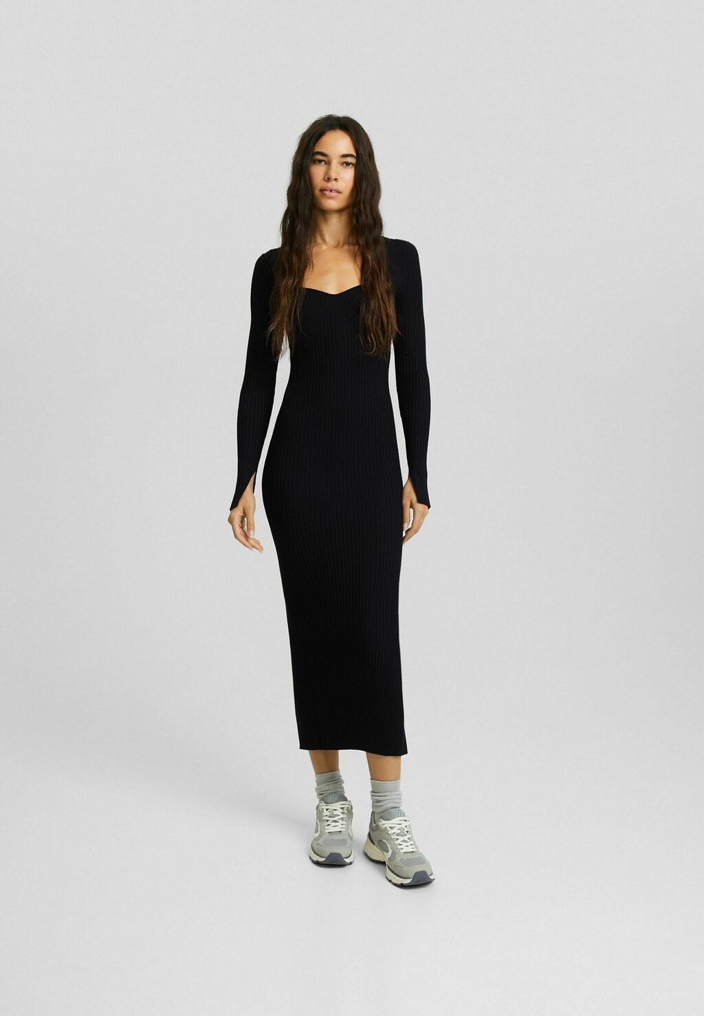 

МИДИ Long Sleeves And Sweatheart Neckline Bershka