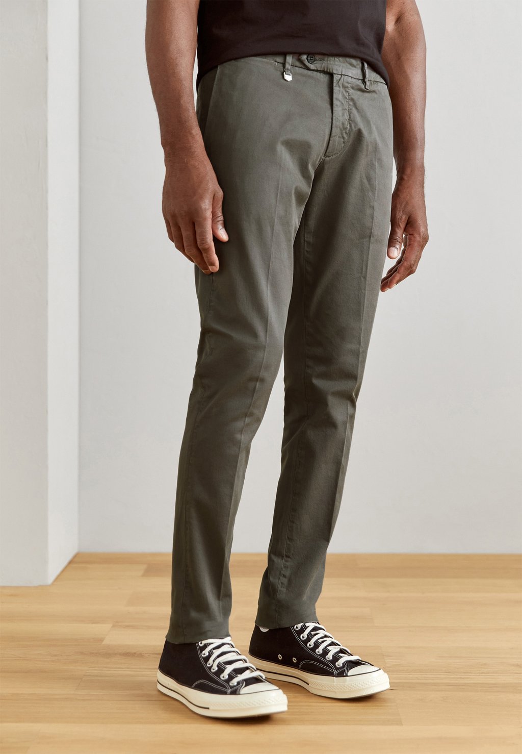 

Chino Trousers Bryan In Dobby Stretch Garment Dye Antony Morato, цвет antracit