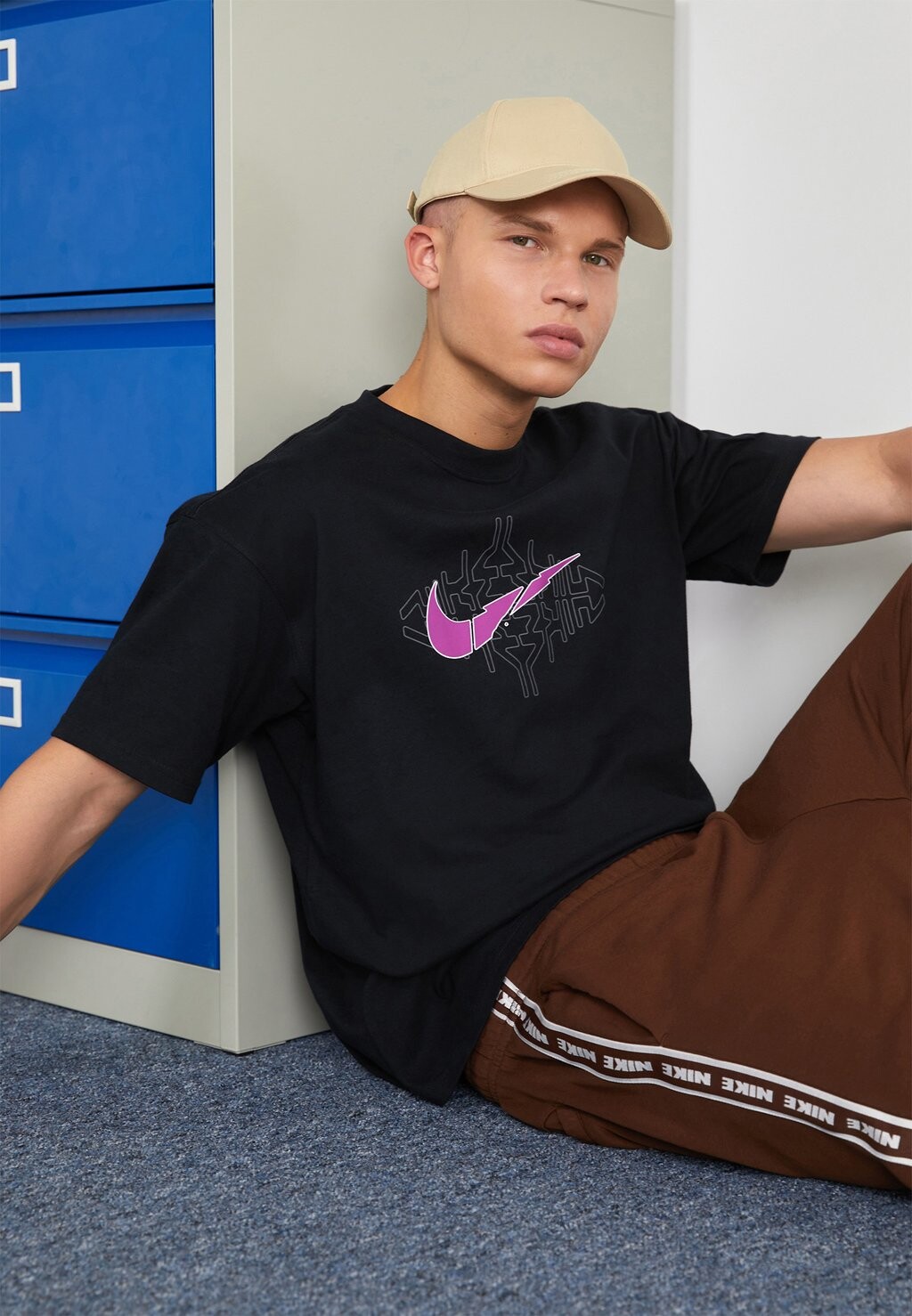 

Футболка с принтом TEE Nike, черный