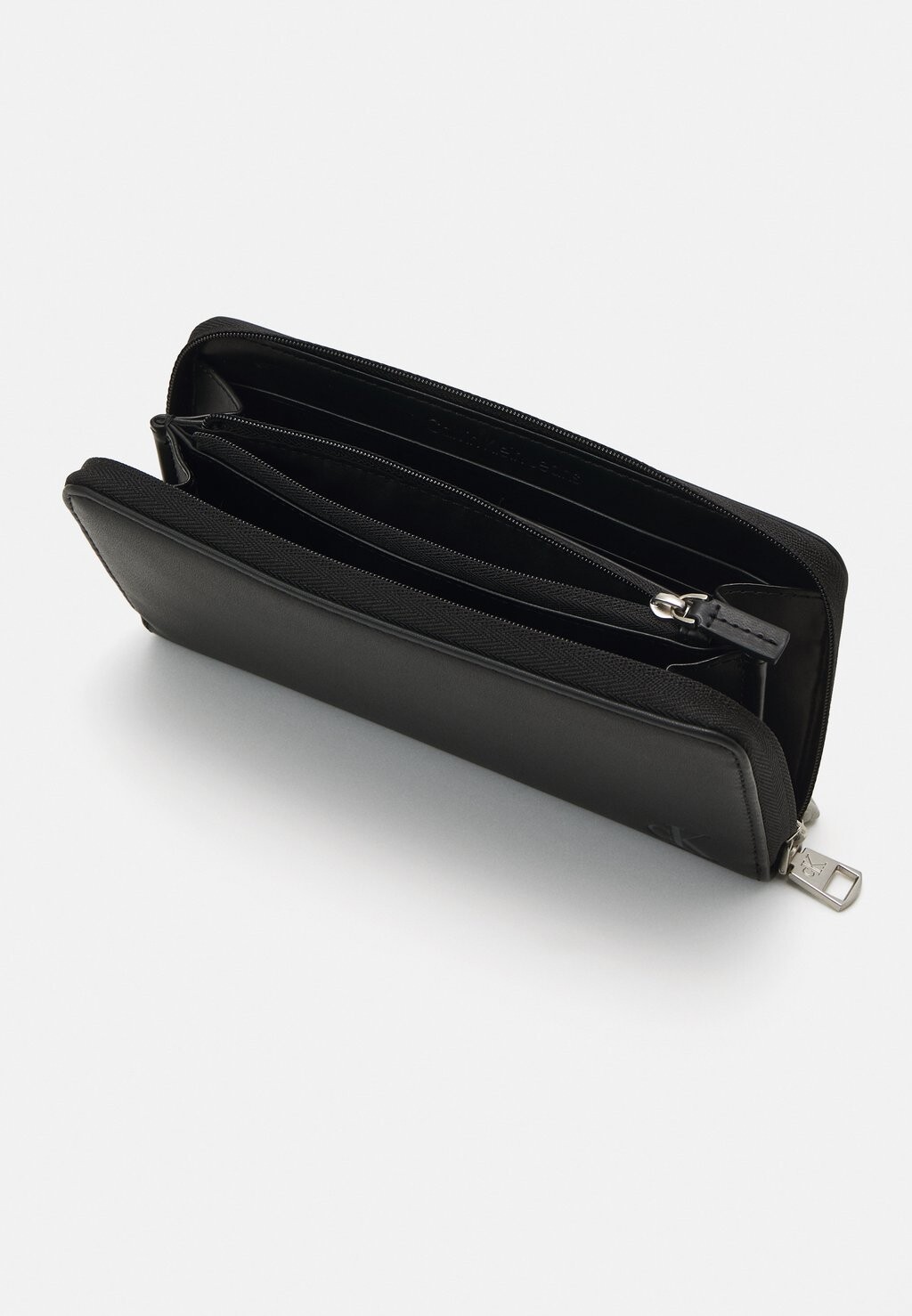 

Кошелек Block Zip Around Calvin Klein, черный