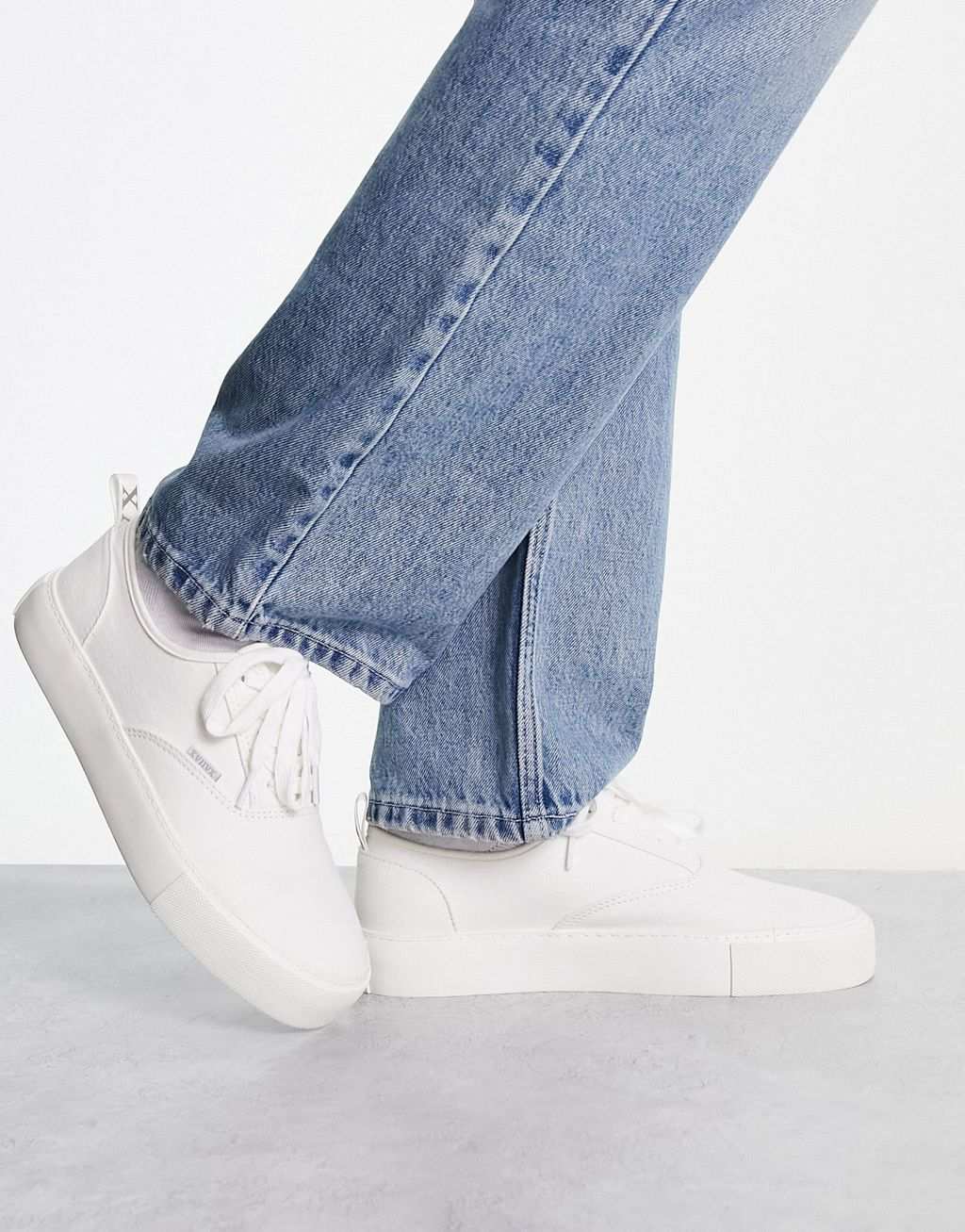 Белые текстильные кроссовки на шнуровке ASOS DESIGN белые текстильные кроссовки overcome