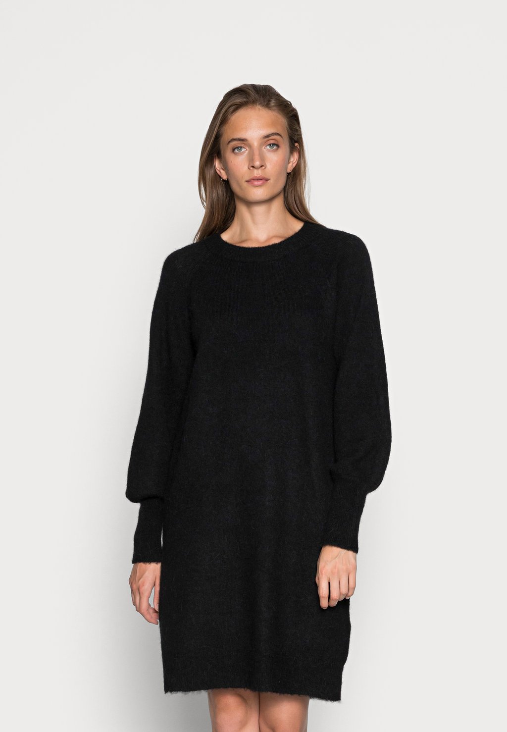 Трикотажное платье SLFLULU DRESS O NECK Selected Femme, черный