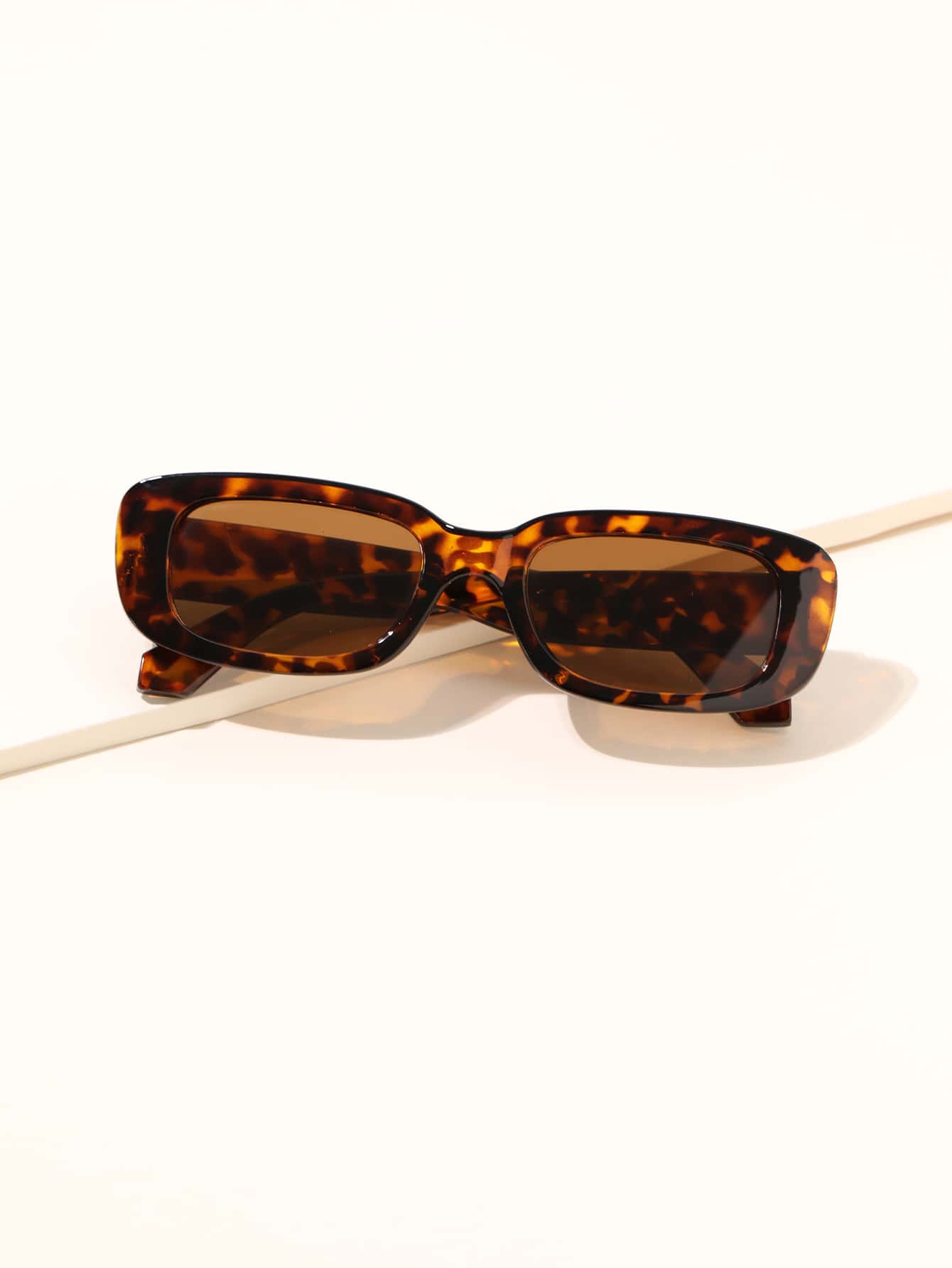 1 шт. Женские квадратные модные солнцезащитные очки в стиле ретро с коробкой для очков
