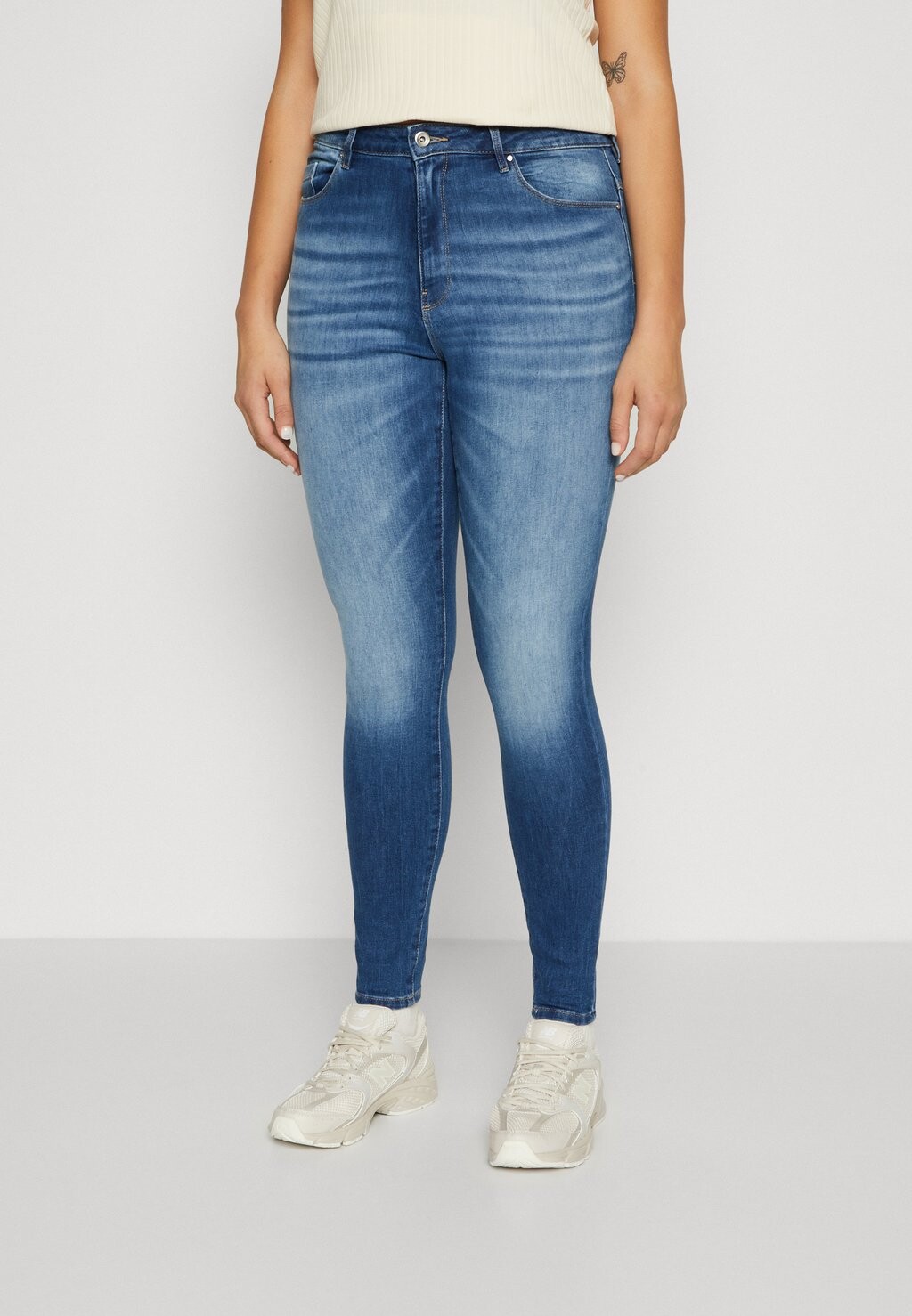 

Джинсы Skinny Fit Oncroyal Pimbox ONLY Curve, цвет medium blue denim