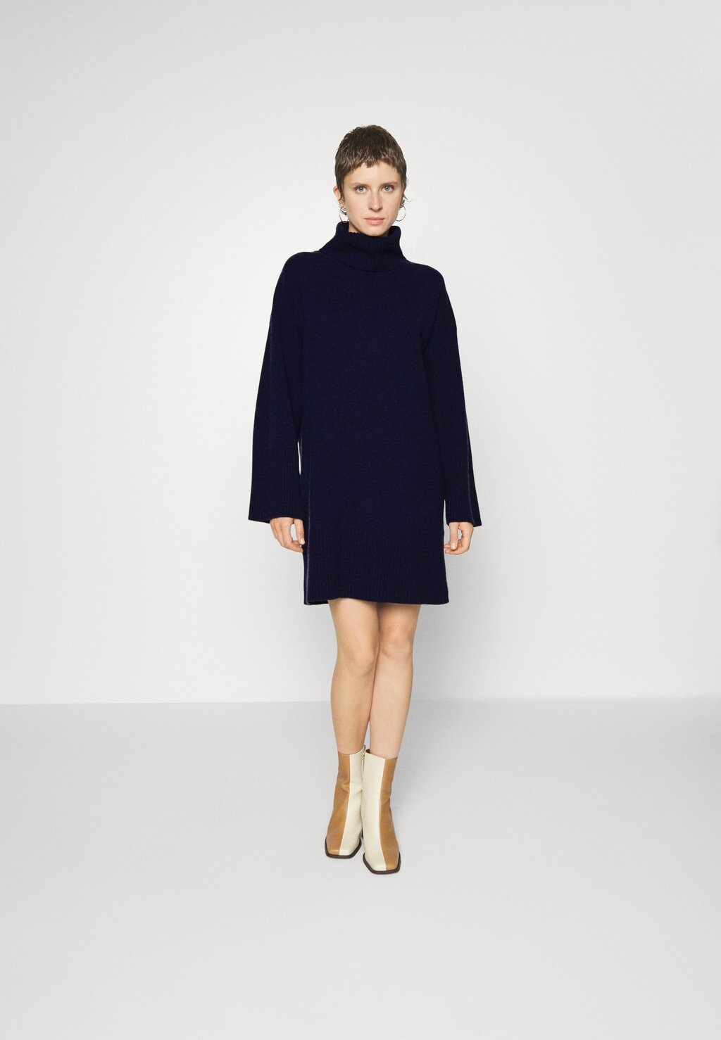 

Платье GANT LOUNGE ROLLNECK DRESS, цвет evening blue