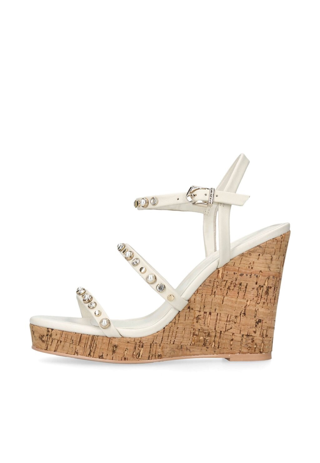 

Босоножки на танкетке Carvela