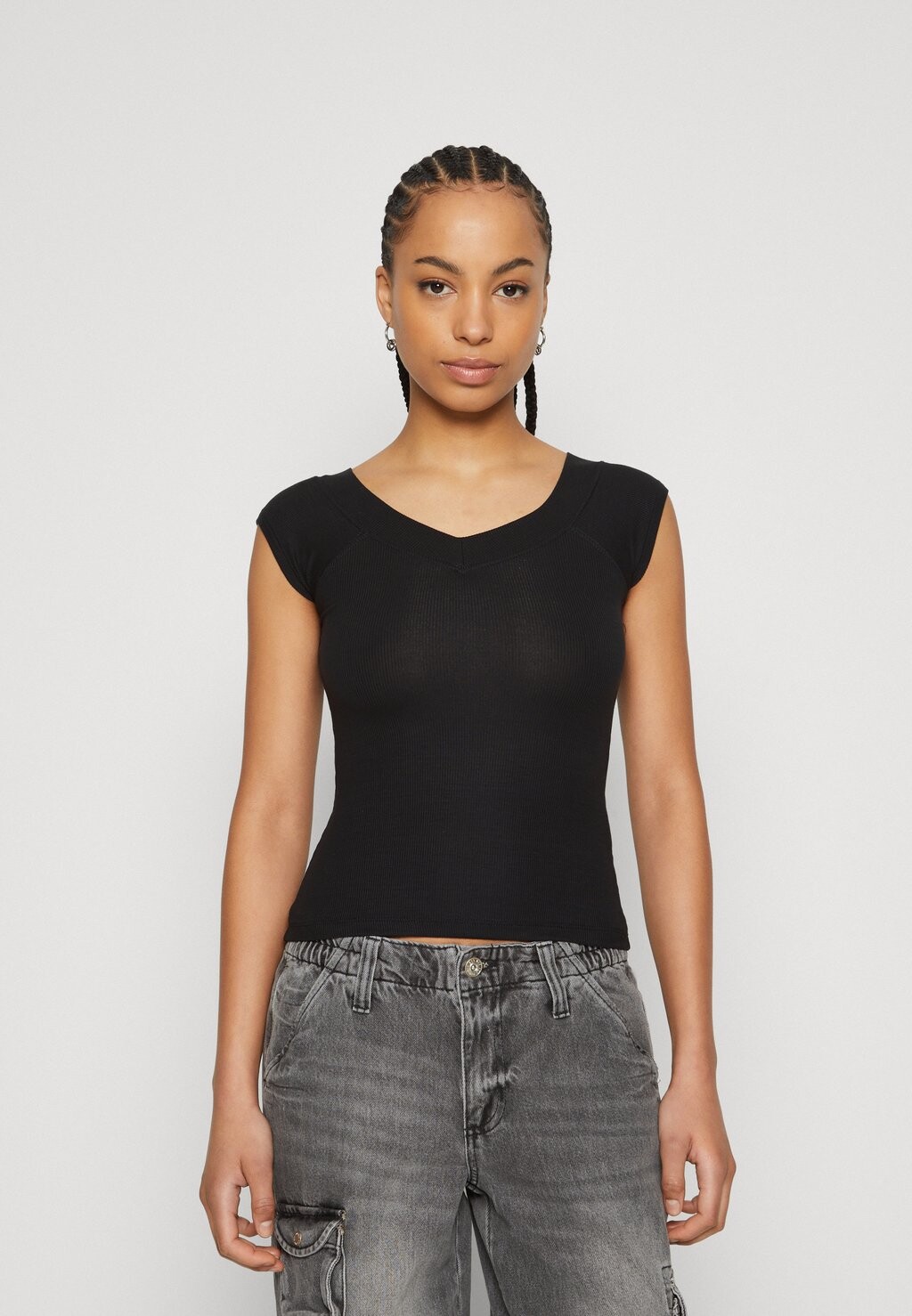 

Базовая футболка SHANNEN BDG Urban Outfitters, черный