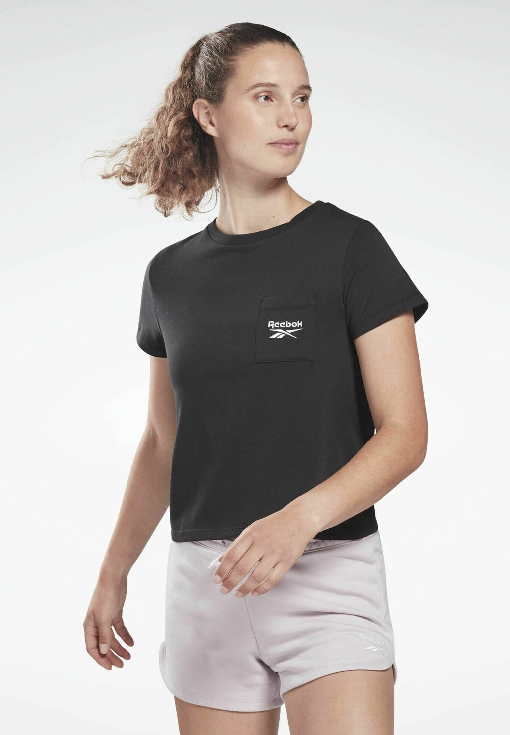 

Базовая футболка Reebok, черный