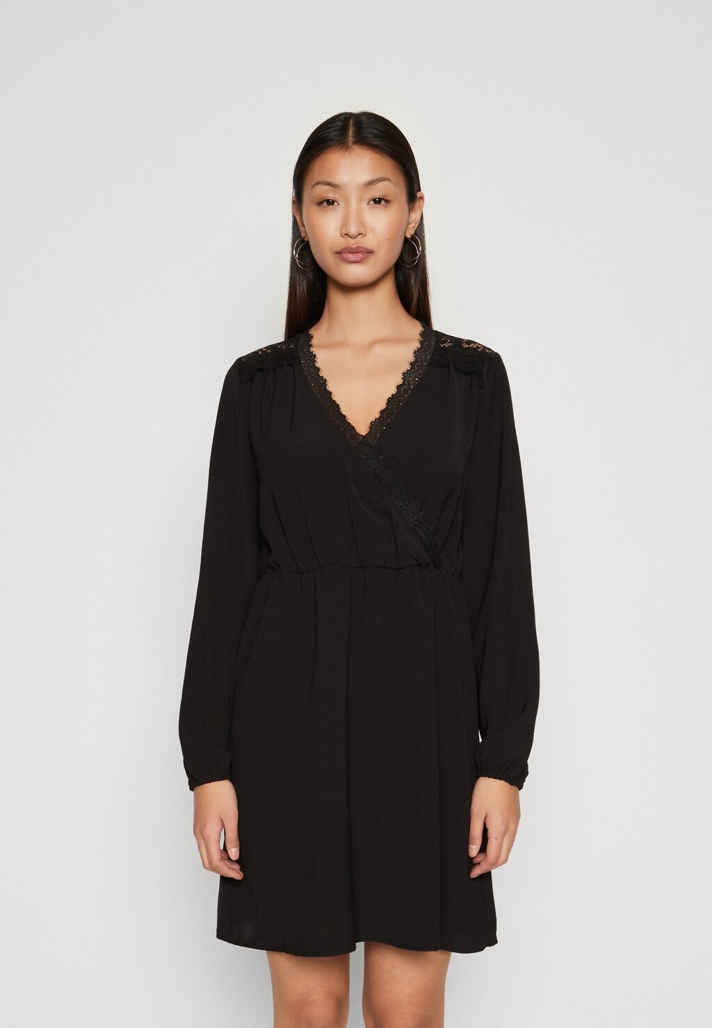 Дневное платье VMALVA WRAP SHORT DRESS Vero Moda, цвет black дневное платье mmjoella wrap b young цвет black