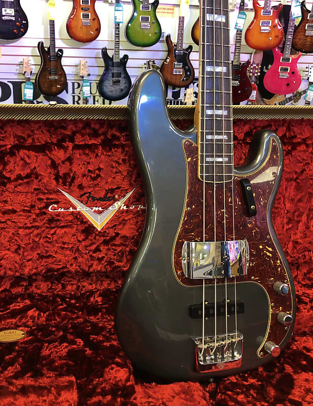 

Басс гитара Fender Custom Shop Limited Edition P-Bass Special Journeyman Relic, Aged Charcoal Frost Metallic with Deluxe Hardshell Case