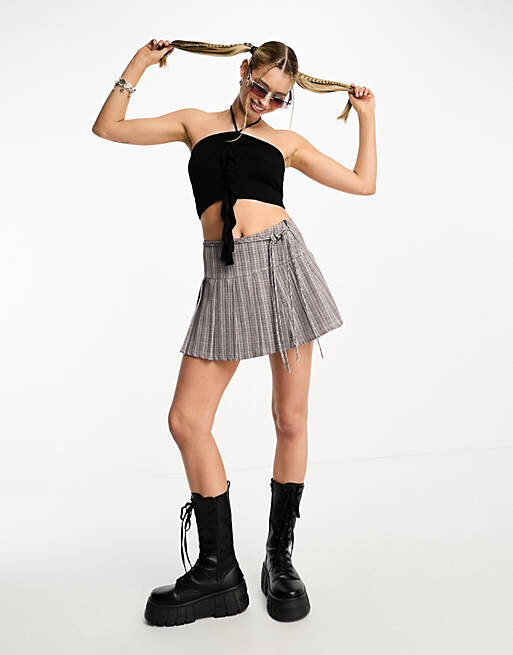 

Черный топ с рюшами и бретельками Stradivarius STR